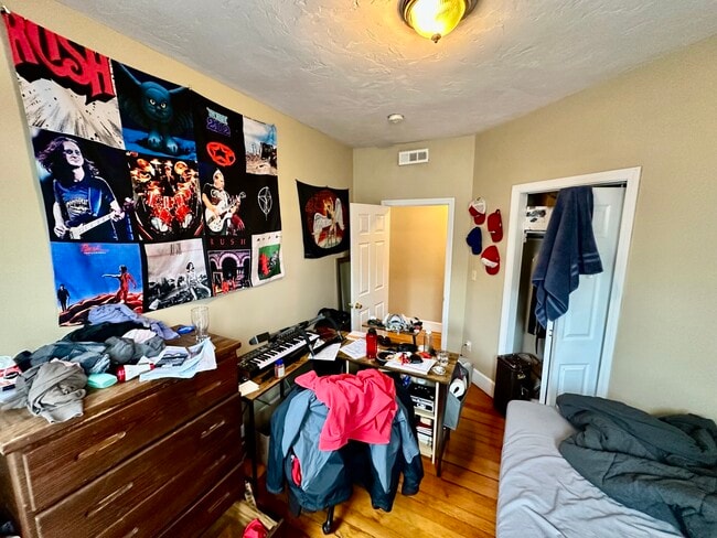 Building Photo - 17 Highgate St