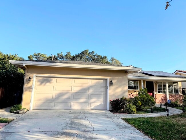 Building Photo - 1204 Arlington Ln