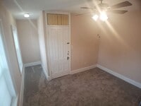 Building Photo - 1 Bedroom 1 Bath Upstairs Apartment