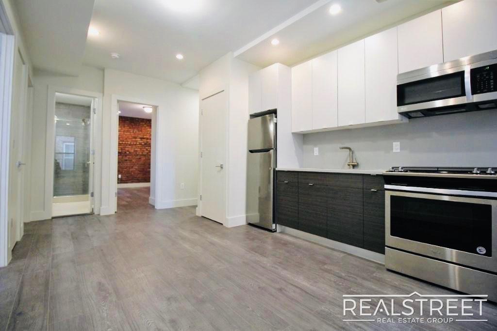 Building Photo - Gorgeous Spacious 3 Bedroom in Prime Crown Heights