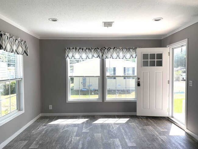 Building Photo - 147 Woodland Dr