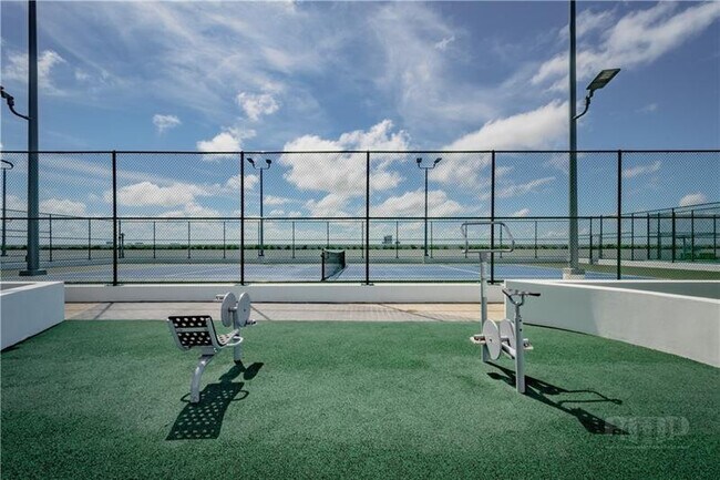 Building Photo - 16385 Biscayne Blvd