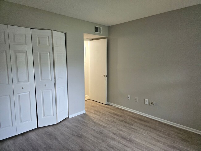 Building Photo - Come check out this lovely first floor con...