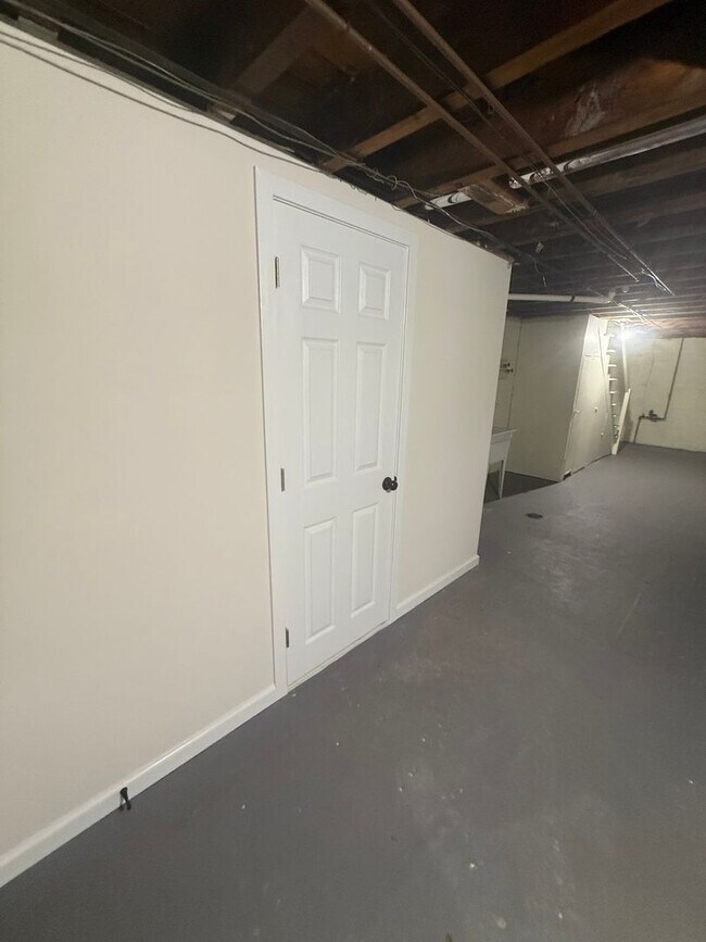 Building Photo - 1113 Faunce St