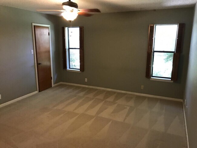 Building Photo - 185 Turkey Run