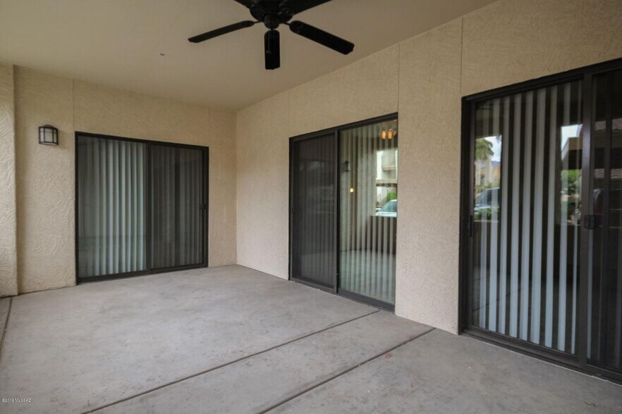 Building Photo - 2550 E River Rd