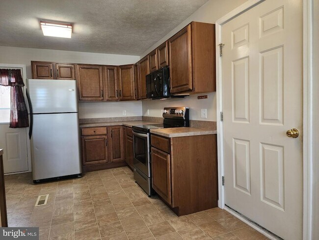 Building Photo - 739 Stouffer Ave