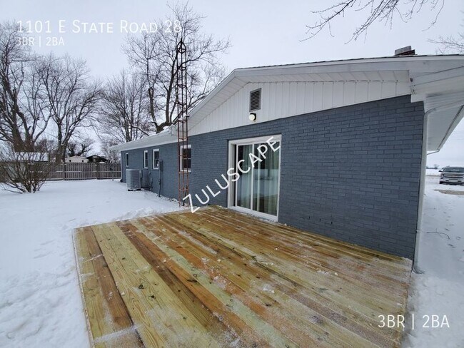 Building Photo - 1101 E State Road 28-