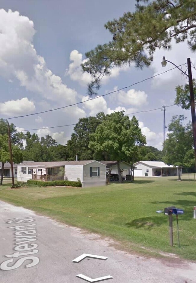 Primary Photo - 320 Stewart St