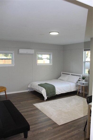 Building Photo - 6027 1st Ave S