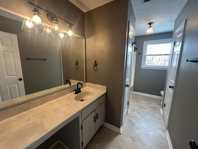 Building Photo - 3423 Minor Dr