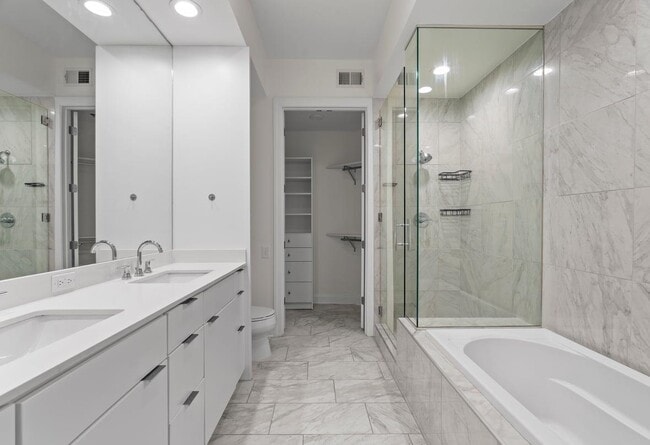 Building Photo - 717 Riverside Dr