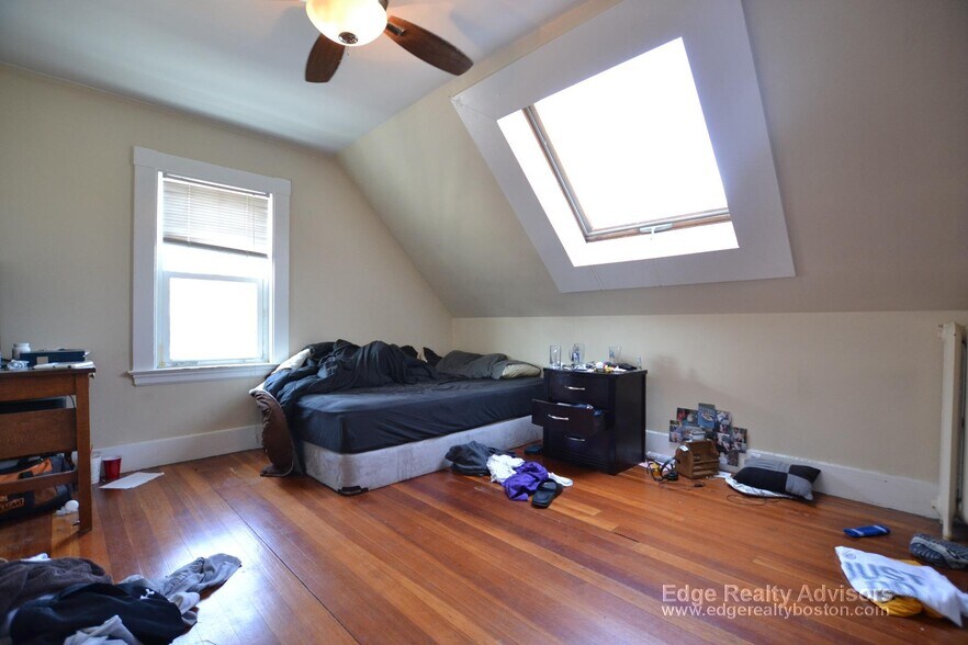 Building Photo - 73 Leicester St