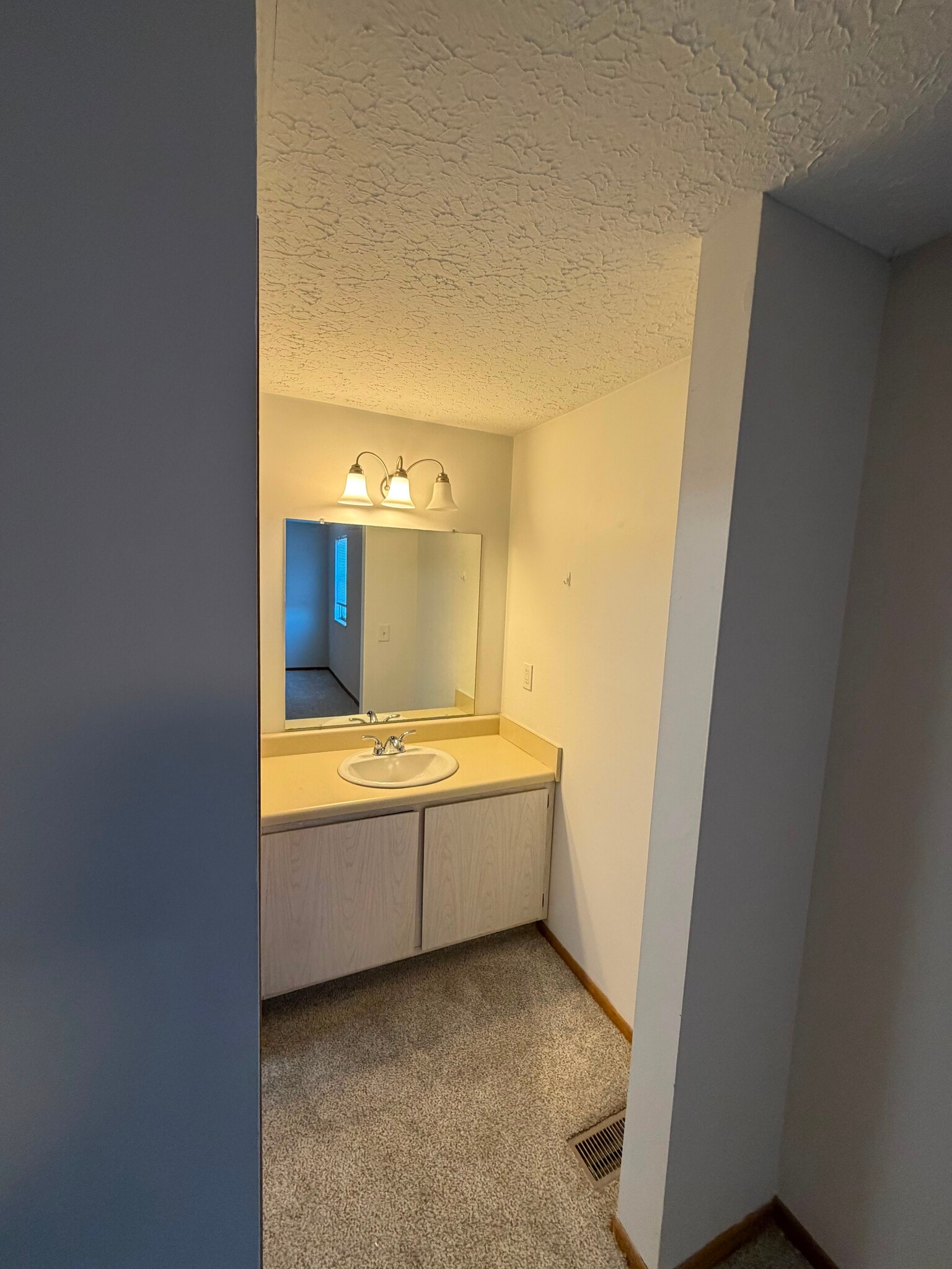 Building Photo - 1762 Queensbridge Dr