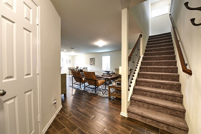 Building Photo - 7807 Cottonwood Ridge