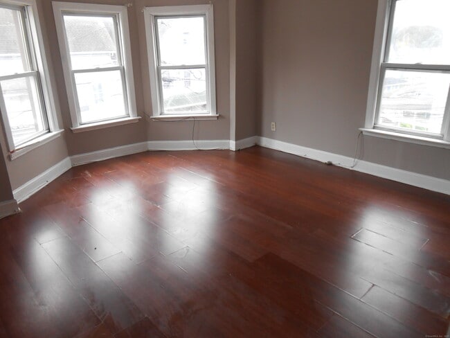 Building Photo - 114 Milne St