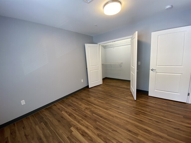 Building Photo - 52 E Ridge Dr