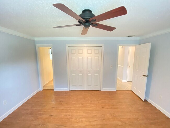 Building Photo - Wekiva home ready for move in! 3B/2B, 2 se...