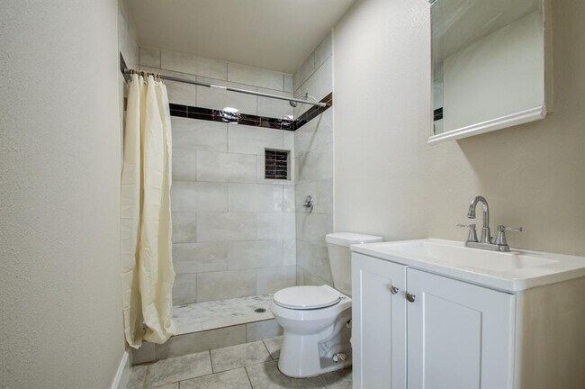 Building Photo - 13502 Townwood Dr