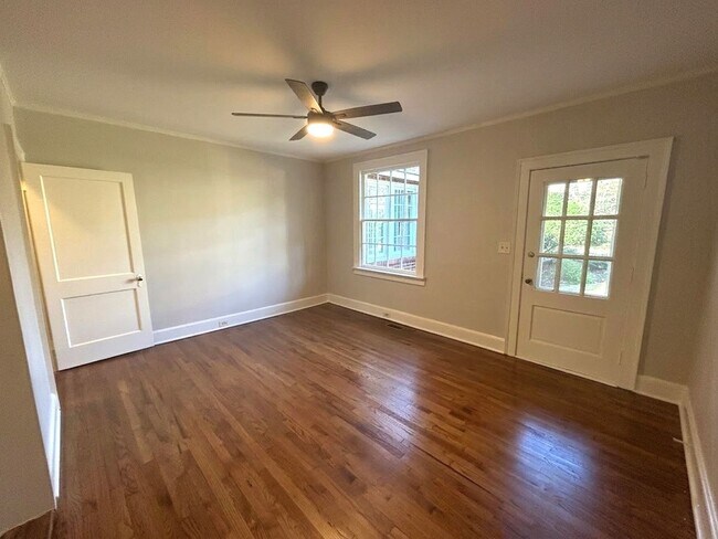 Building Photo - 132 Oak Haven Ave