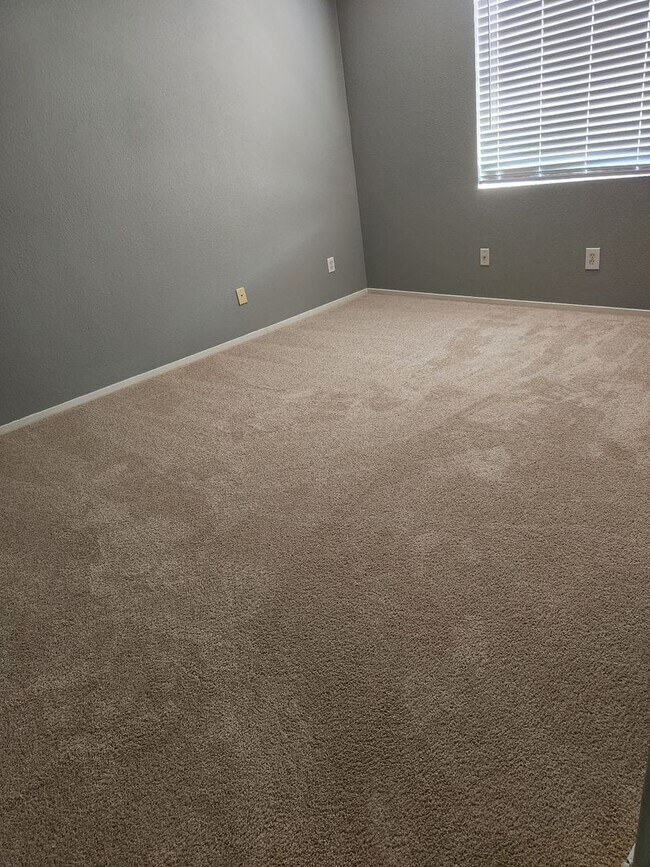 Building Photo - North Las Vegas Upgraded 4 Bedroom!