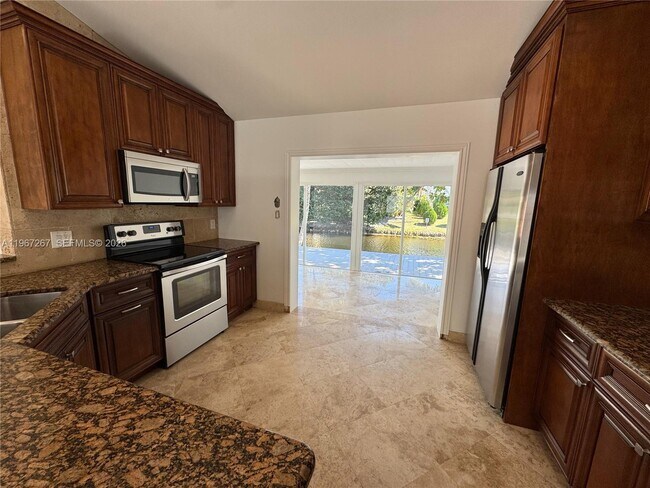 Building Photo - 332 NW 47th Ave