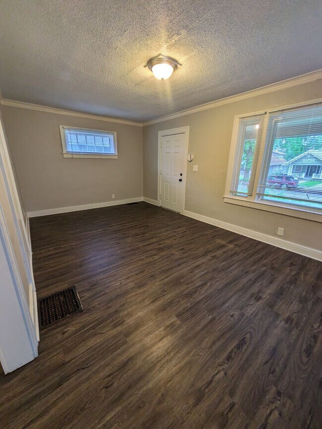 Building Photo - 5535 Woodland Ave