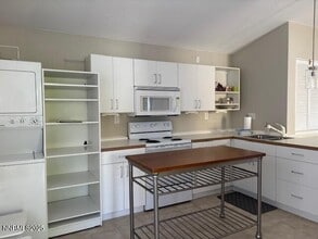 Building Photo - 543 California Ave