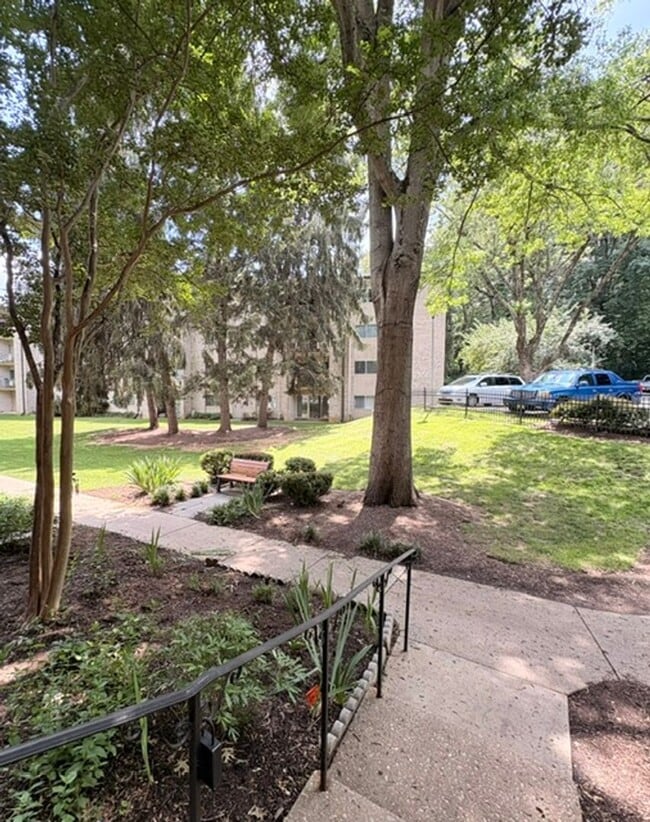 Building Photo - 12403 Braxfield Ct