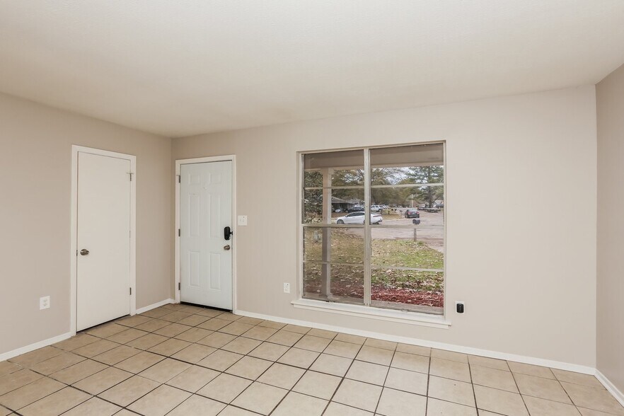 Building Photo - 187 E Woodcrest Dr