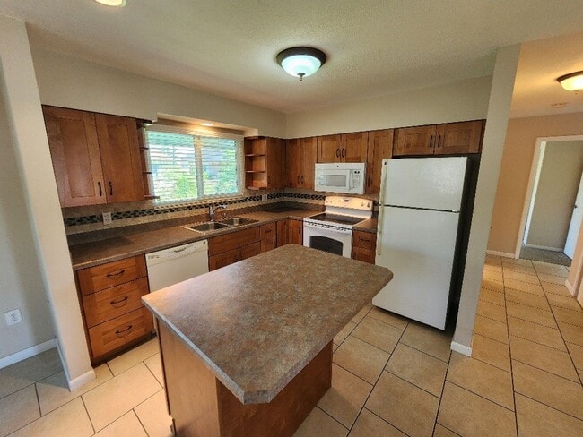 Building Photo - 4513 Saxon Dr