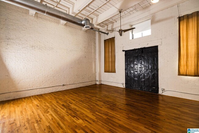 Building Photo - 2412 2nd Ave N