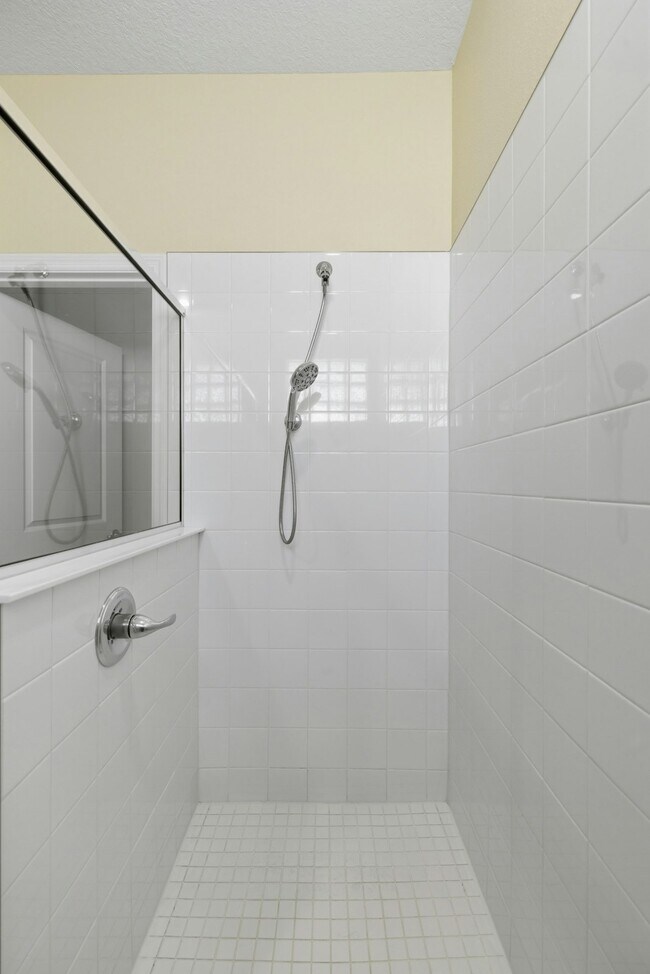 Building Photo - 6137 SW 70th Ave