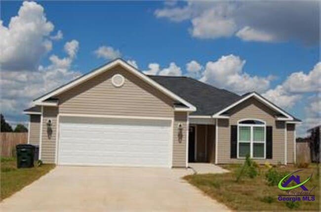 Primary Photo - 120 Raymond Cir