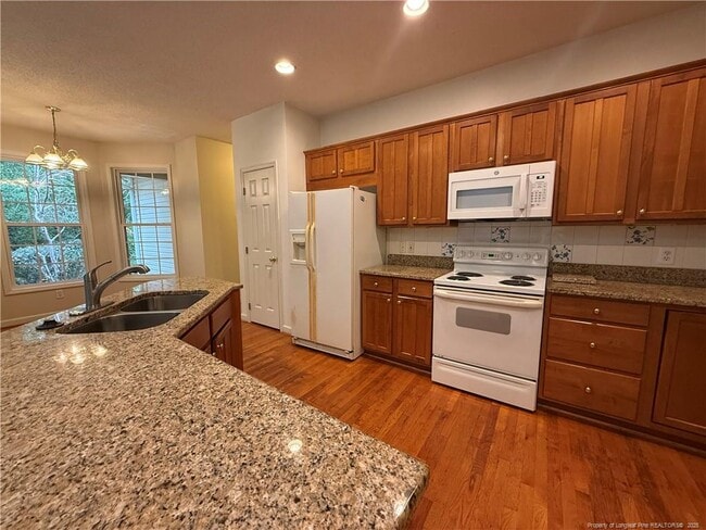 Building Photo - 755 Blue Bird Dr