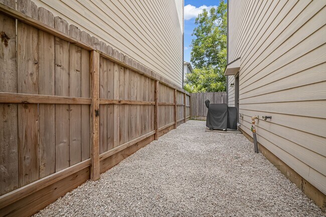 Building Photo - 5916 Petty St