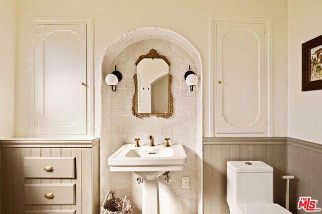 Building Photo - 1363 Spazier Ave