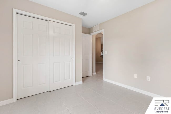 Building Photo - 16 Squanto Pl