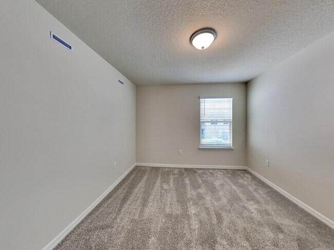 Building Photo - 3117 Emerald Acrs Ln