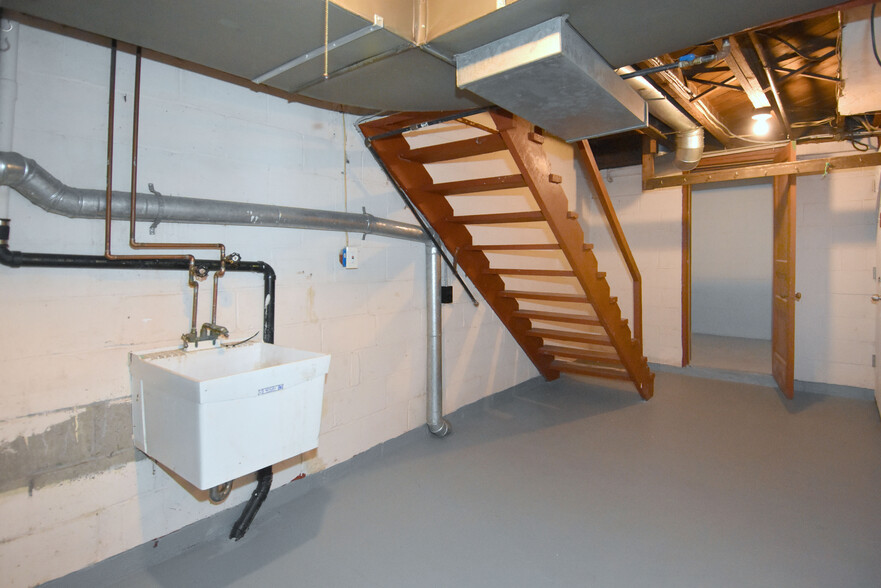 Private basement laundry area - 210 E Garden Rd