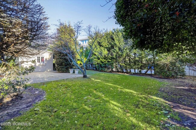 Building Photo - 12 Woodford Rd