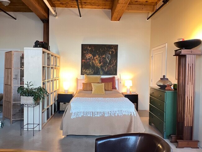 Building Photo - 35 Riverwalk Way