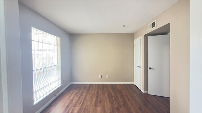 Building Photo - 2100 Wilcrest Dr