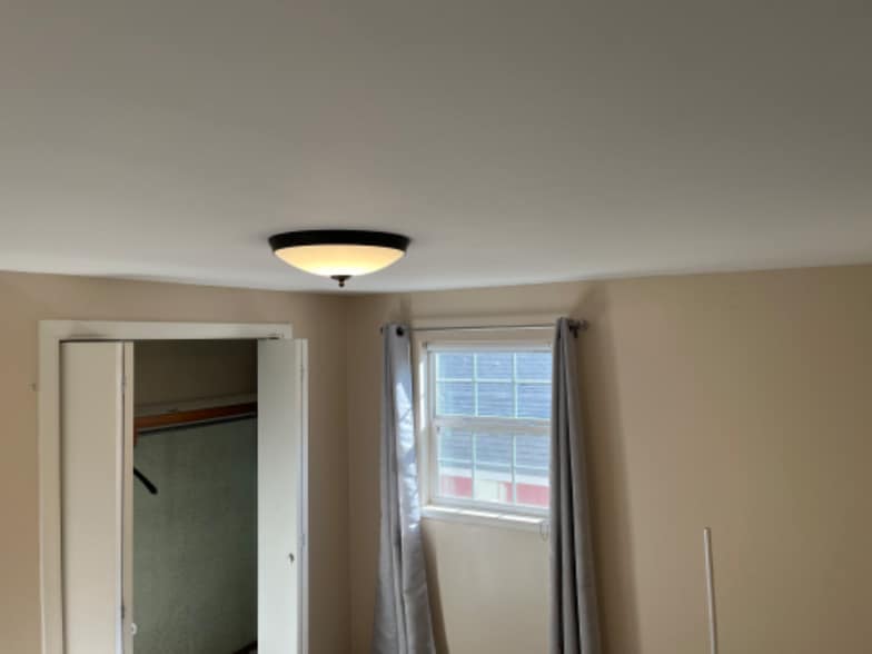 Building Photo - 609 Edgewood Dr