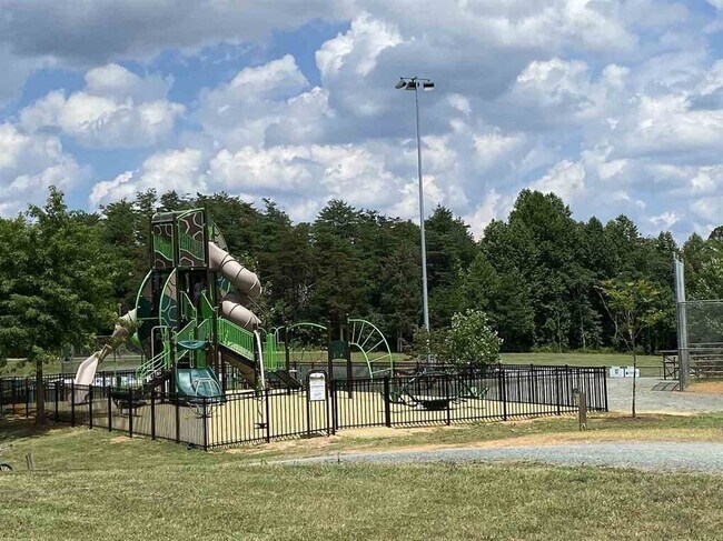 Building Photo - 348 Marquette Ct