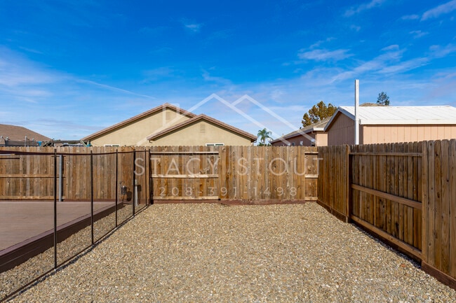 Building Photo - 1385 Deerwood St