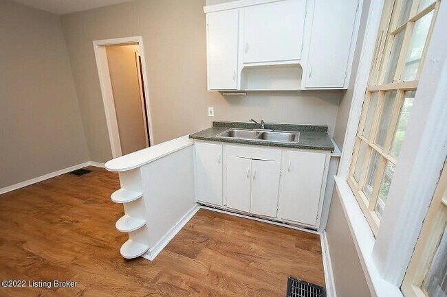 Building Photo - Charming 1 bed, 1 bath apartment in old louisville.
