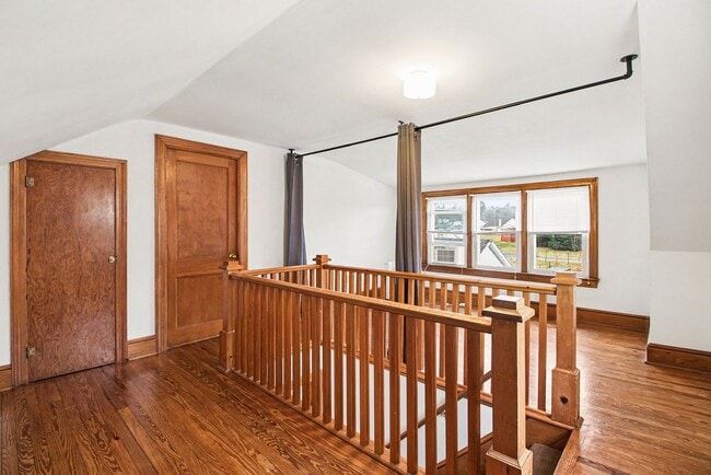 Building Photo - House For Rent