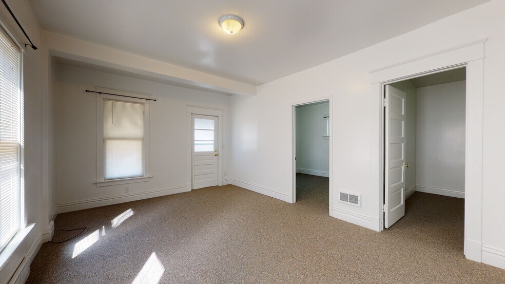 Living room - 2505 Poplar St