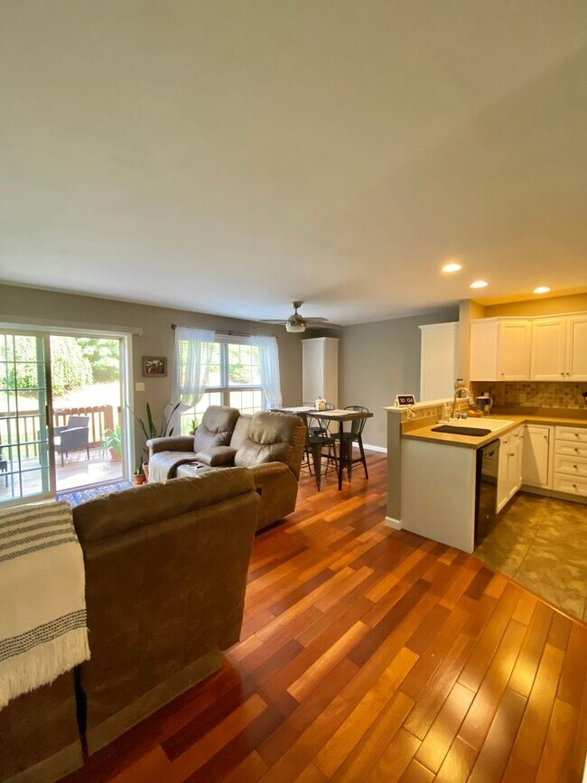 Building Photo - Picturesque Townhome in Ephrata Available 09/15
